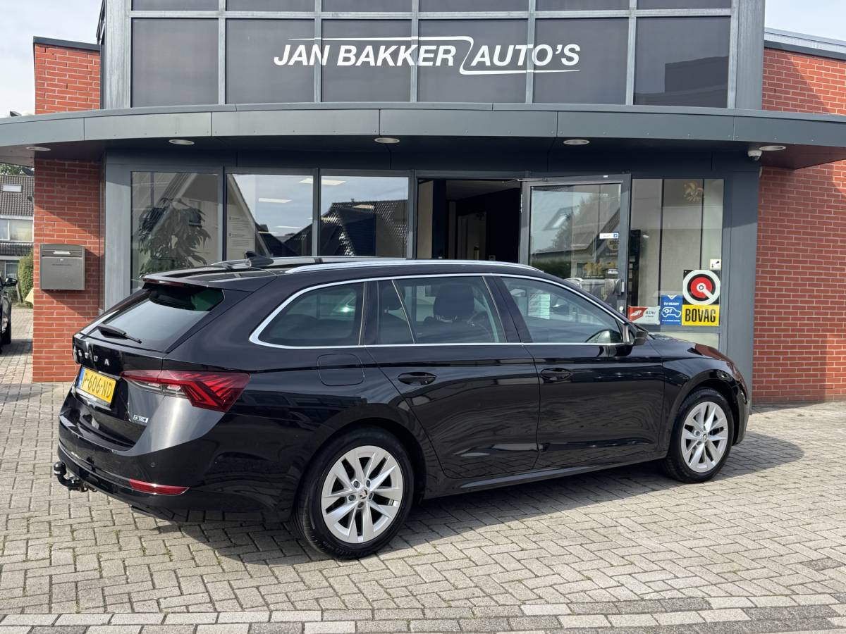 Škoda Octavia ŠKODA Octavia Combi 1.0 e-TSI Business Edition Plus ✅ Automaat ✅ Trekhaak ✅ CarPlay / Android Auto ✅ Dealer onderhouden
