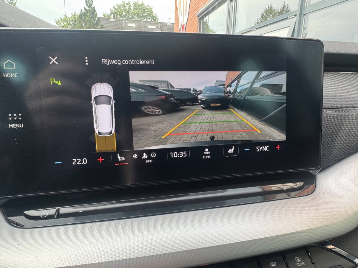 Škoda Octavia ŠKODA Octavia Combi 1.0 e-TSI Business Edition Plus ✅ Automaat ✅ Trekhaak ✅ CarPlay / Android Auto ✅ Dealer onderhouden