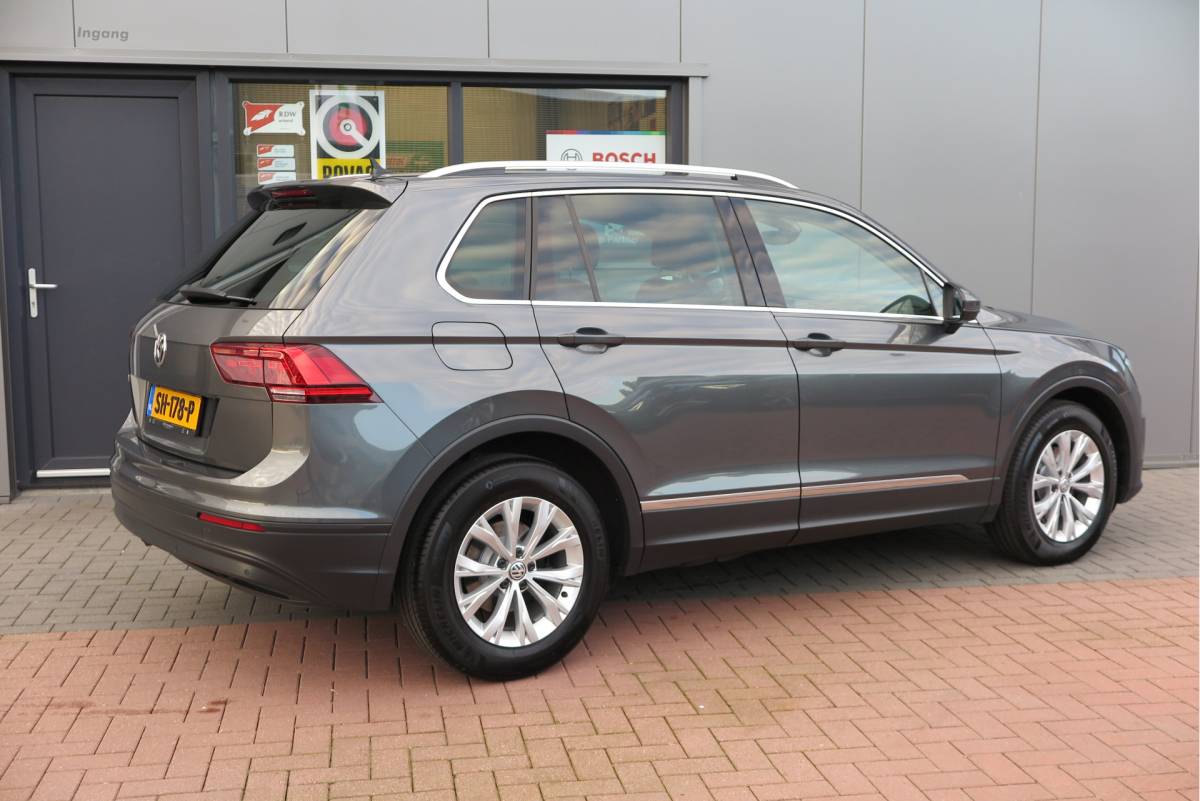 Volkswagen Tiguan Volkswagen Tiguan 1.4 TSI 125pk Comfortline Business ACC, PDC, LMV, Mistlampen, Carplay, Navigatie, DAB+ etc .