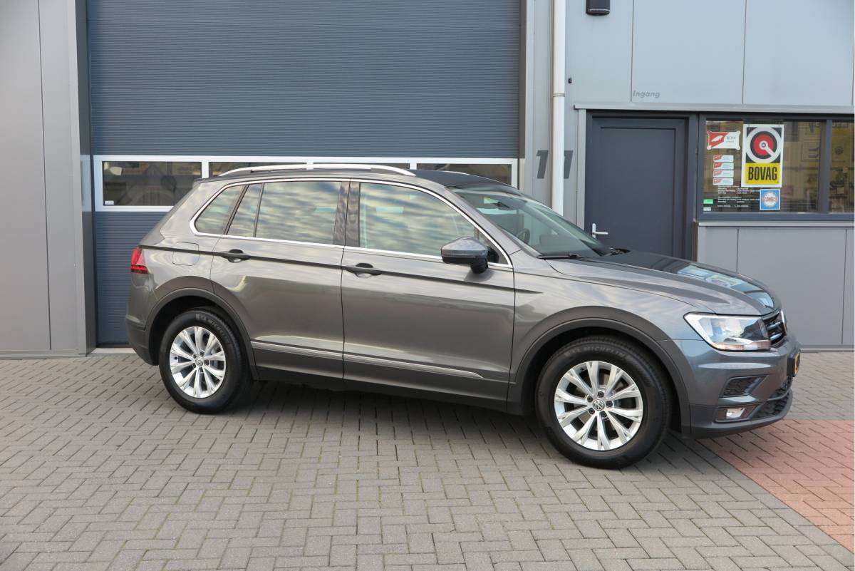 Volkswagen Tiguan Volkswagen Tiguan 1.4 TSI 125pk Comfortline Business ACC, PDC, LMV, Mistlampen, Carplay, Navigatie, DAB+ etc .