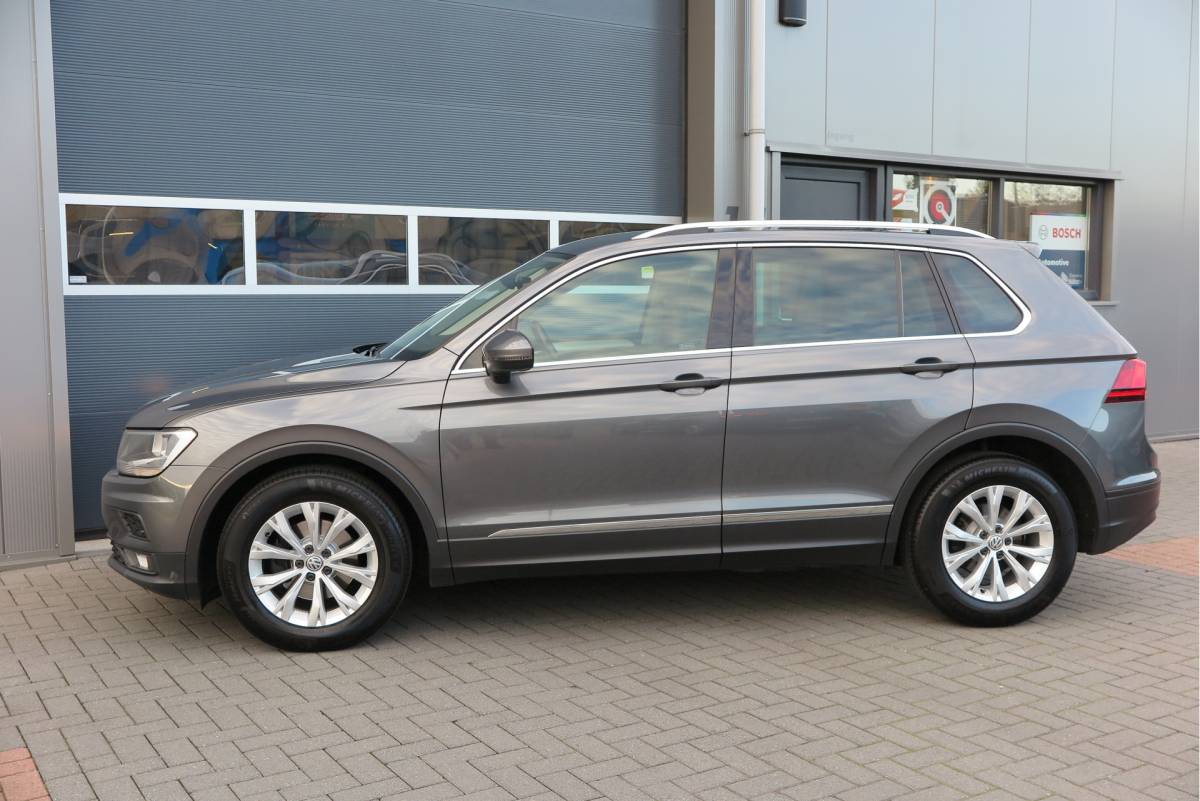 Volkswagen Tiguan Volkswagen Tiguan 1.4 TSI 125pk Comfortline Business ACC, PDC, LMV, Mistlampen, Carplay, Navigatie, DAB+ etc .