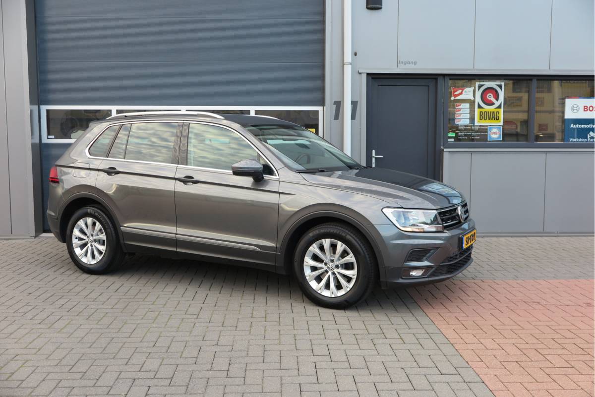 Volkswagen Tiguan Volkswagen Tiguan 1.4 TSI 125pk Comfortline Business ACC, PDC, LMV, Mistlampen, Carplay, Navigatie, DAB+ etc .