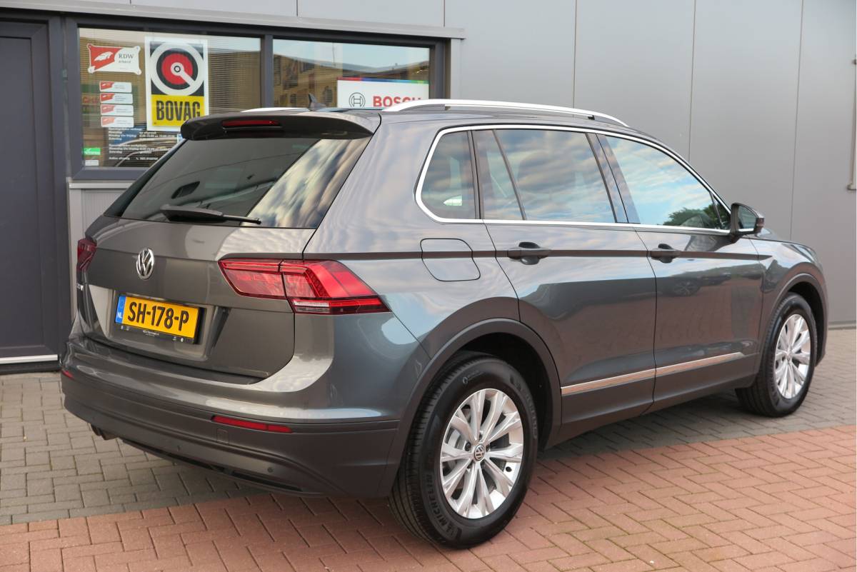 Volkswagen Tiguan Volkswagen Tiguan 1.4 TSI 125pk Comfortline Business ACC, PDC, LMV, Mistlampen, Carplay, Navigatie, DAB+ etc .