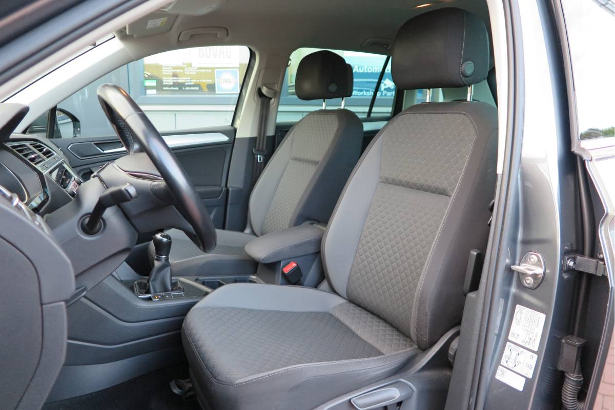 Volkswagen Tiguan Volkswagen Tiguan 1.4 TSI 125pk Comfortline Business ACC, PDC, LMV, Mistlampen, Carplay, Navigatie, DAB+ etc .
