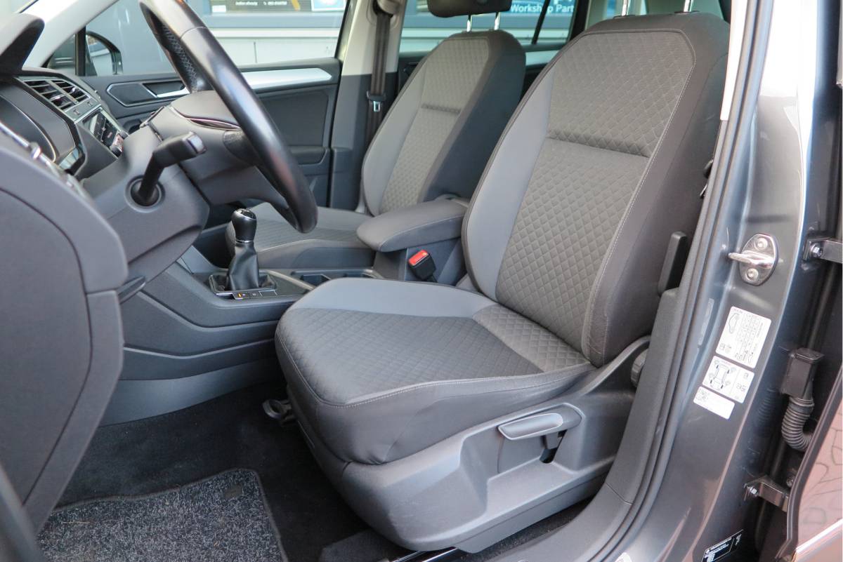 Volkswagen Tiguan Volkswagen Tiguan 1.4 TSI 125pk Comfortline Business ACC, PDC, LMV, Mistlampen, Carplay, Navigatie, DAB+ etc .