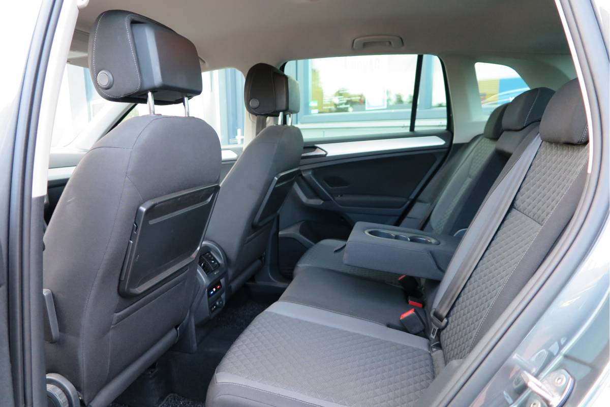 Volkswagen Tiguan Volkswagen Tiguan 1.4 TSI 125pk Comfortline Business ACC, PDC, LMV, Mistlampen, Carplay, Navigatie, DAB+ etc .
