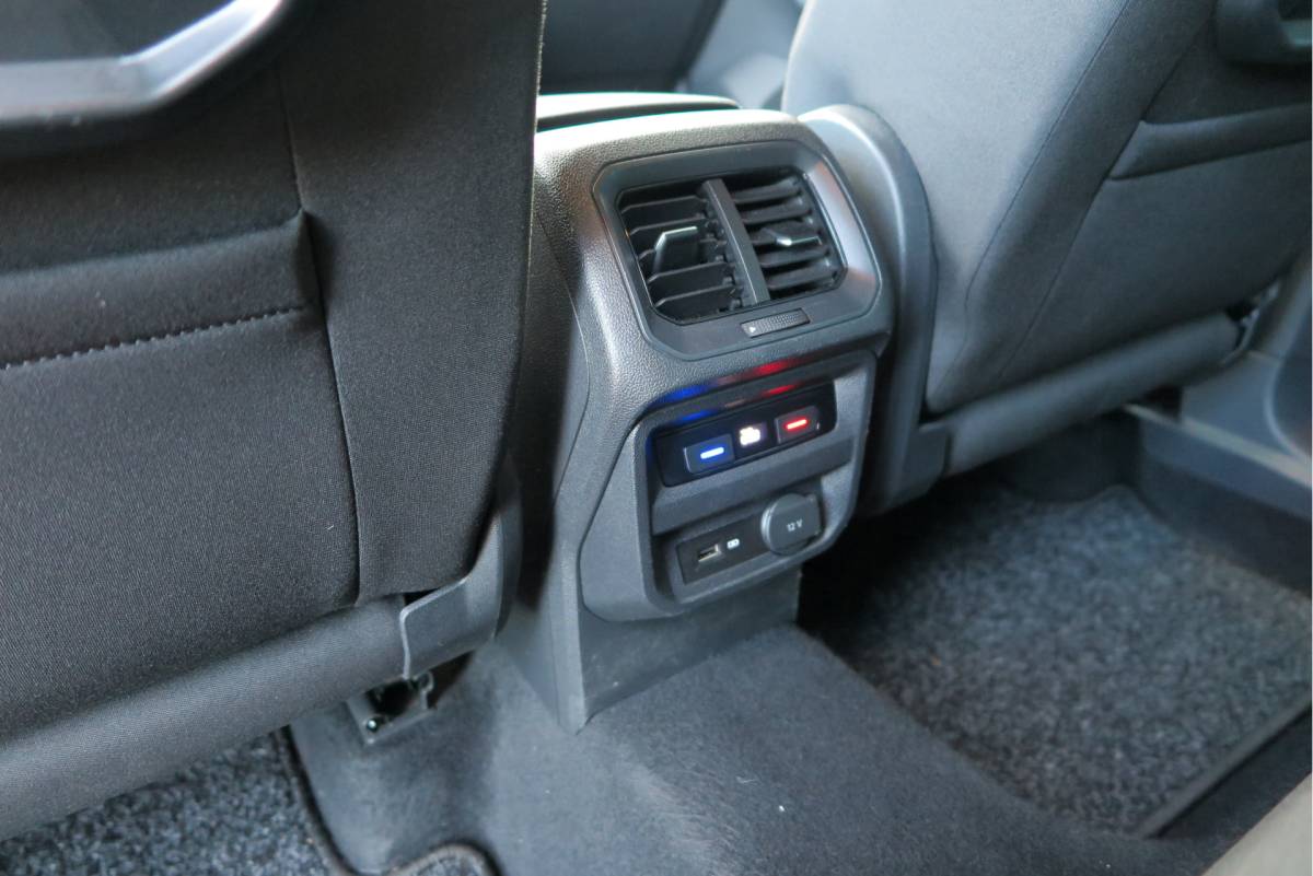 Volkswagen Tiguan Volkswagen Tiguan 1.4 TSI 125pk Comfortline Business ACC, PDC, LMV, Mistlampen, Carplay, Navigatie, DAB+ etc .