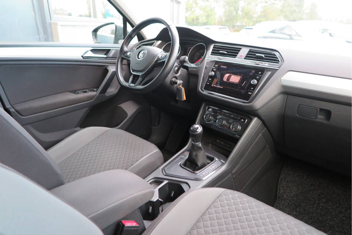 Volkswagen Tiguan Volkswagen Tiguan 1.4 TSI 125pk Comfortline Business ACC, PDC, LMV, Mistlampen, Carplay, Navigatie, DAB+ etc .