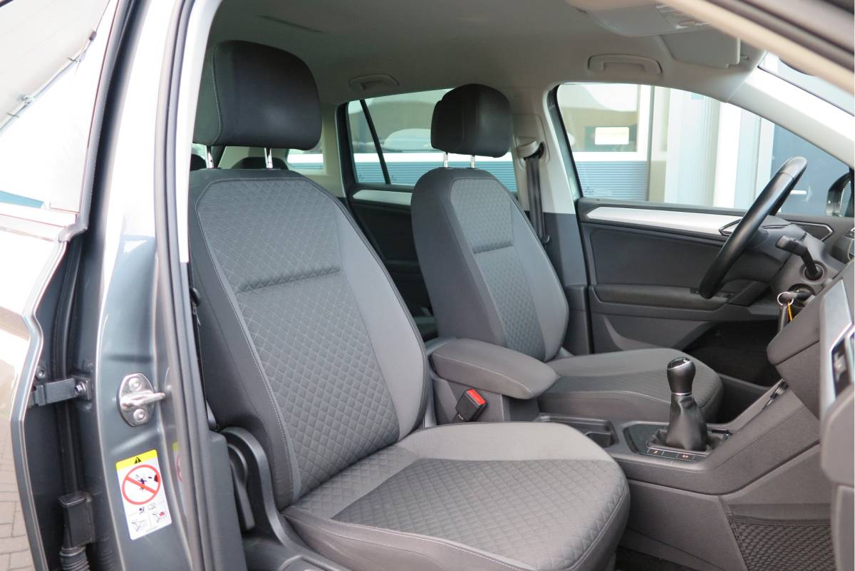Volkswagen Tiguan Volkswagen Tiguan 1.4 TSI 125pk Comfortline Business ACC, PDC, LMV, Mistlampen, Carplay, Navigatie, DAB+ etc .