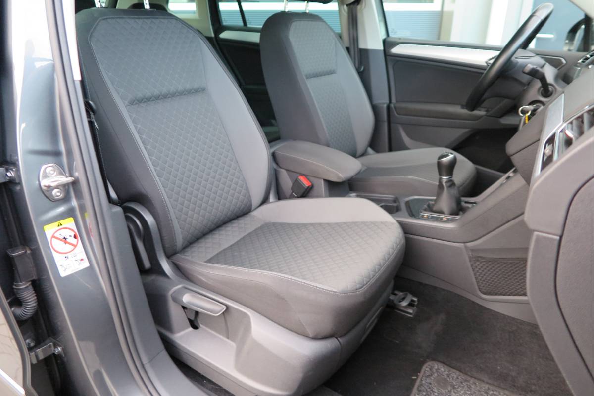 Volkswagen Tiguan Volkswagen Tiguan 1.4 TSI 125pk Comfortline Business ACC, PDC, LMV, Mistlampen, Carplay, Navigatie, DAB+ etc .