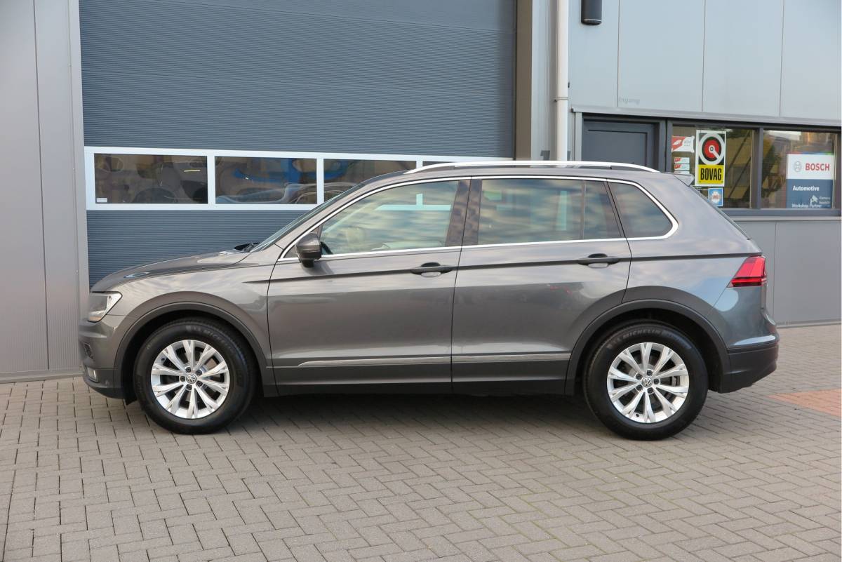 Volkswagen Tiguan Volkswagen Tiguan 1.4 TSI 125pk Comfortline Business ACC, PDC, LMV, Mistlampen, Carplay, Navigatie, DAB+ etc .