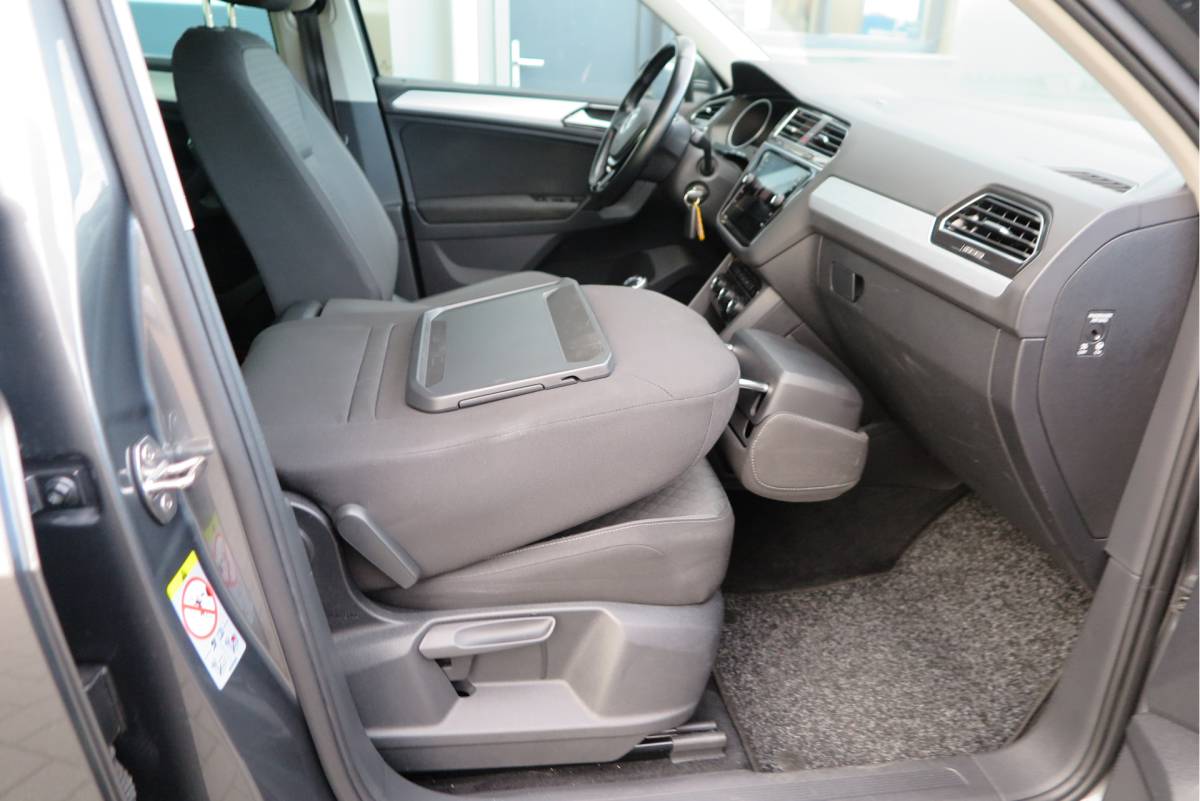 Volkswagen Tiguan Volkswagen Tiguan 1.4 TSI 125pk Comfortline Business ACC, PDC, LMV, Mistlampen, Carplay, Navigatie, DAB+ etc .