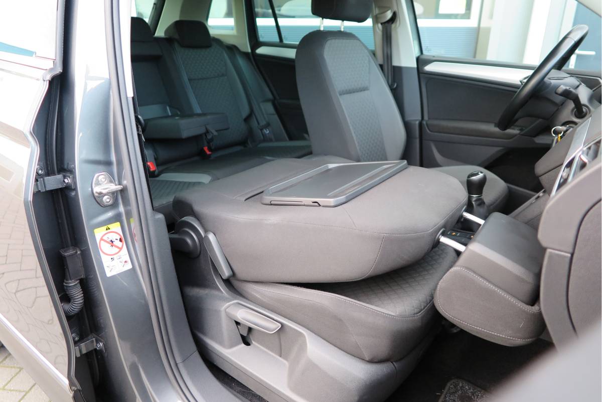 Volkswagen Tiguan Volkswagen Tiguan 1.4 TSI 125pk Comfortline Business ACC, PDC, LMV, Mistlampen, Carplay, Navigatie, DAB+ etc .