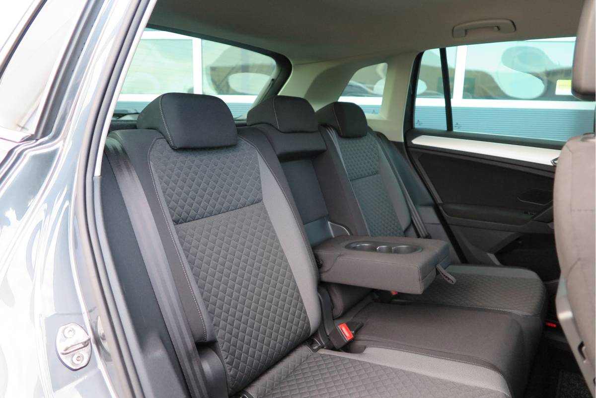 Volkswagen Tiguan Volkswagen Tiguan 1.4 TSI 125pk Comfortline Business ACC, PDC, LMV, Mistlampen, Carplay, Navigatie, DAB+ etc .