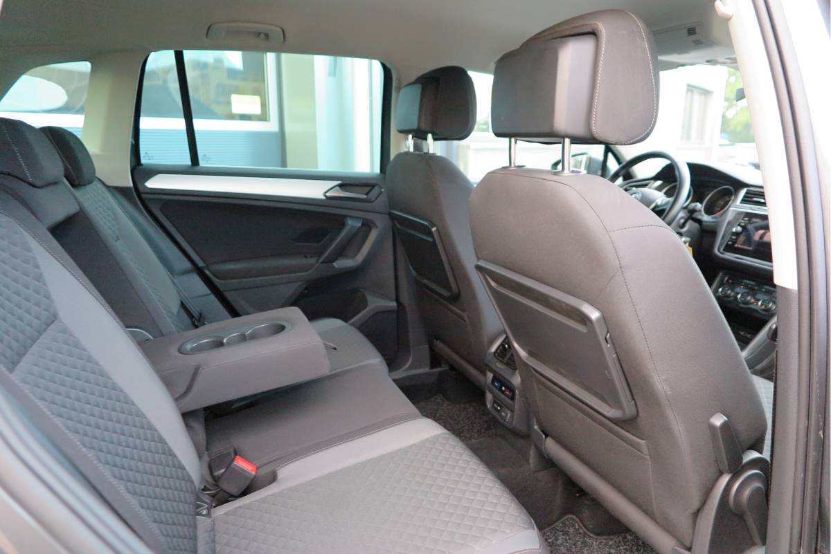 Volkswagen Tiguan Volkswagen Tiguan 1.4 TSI 125pk Comfortline Business ACC, PDC, LMV, Mistlampen, Carplay, Navigatie, DAB+ etc .