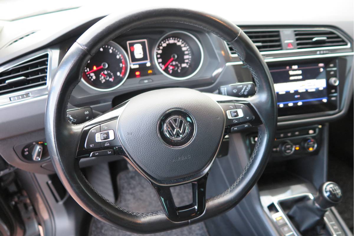 Volkswagen Tiguan Volkswagen Tiguan 1.4 TSI 125pk Comfortline Business ACC, PDC, LMV, Mistlampen, Carplay, Navigatie, DAB+ etc .