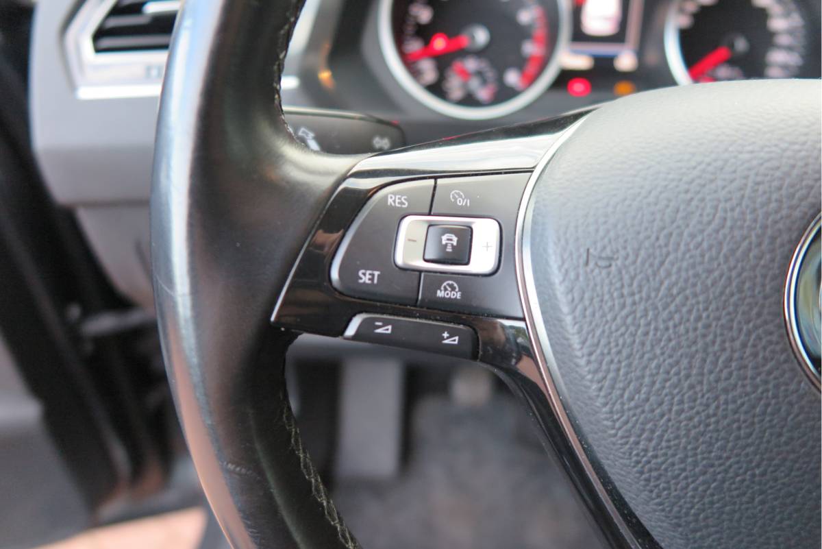 Volkswagen Tiguan Volkswagen Tiguan 1.4 TSI 125pk Comfortline Business ACC, PDC, LMV, Mistlampen, Carplay, Navigatie, DAB+ etc .