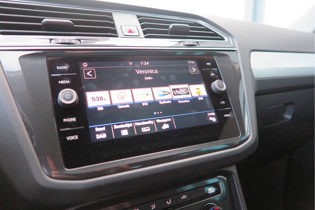 Volkswagen Tiguan Volkswagen Tiguan 1.4 TSI 125pk Comfortline Business ACC, PDC, LMV, Mistlampen, Carplay, Navigatie, DAB+ etc .