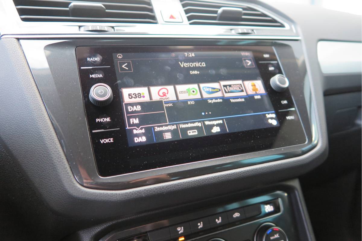 Volkswagen Tiguan Volkswagen Tiguan 1.4 TSI 125pk Comfortline Business ACC, PDC, LMV, Mistlampen, Carplay, Navigatie, DAB+ etc .