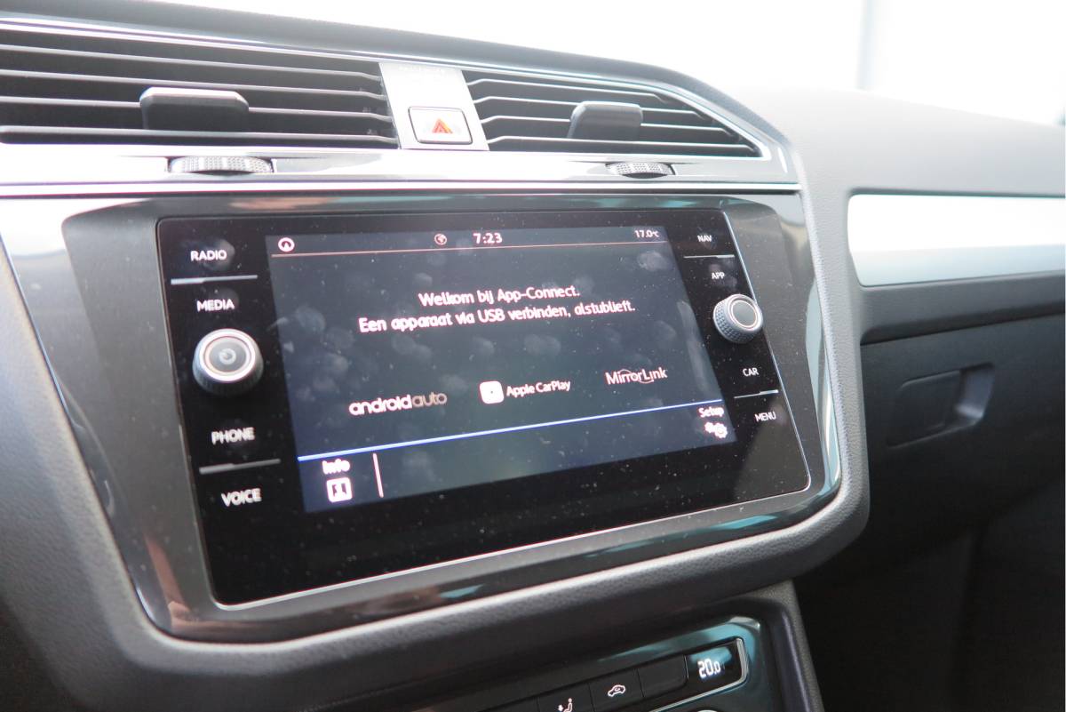 Volkswagen Tiguan Volkswagen Tiguan 1.4 TSI 125pk Comfortline Business ACC, PDC, LMV, Mistlampen, Carplay, Navigatie, DAB+ etc .