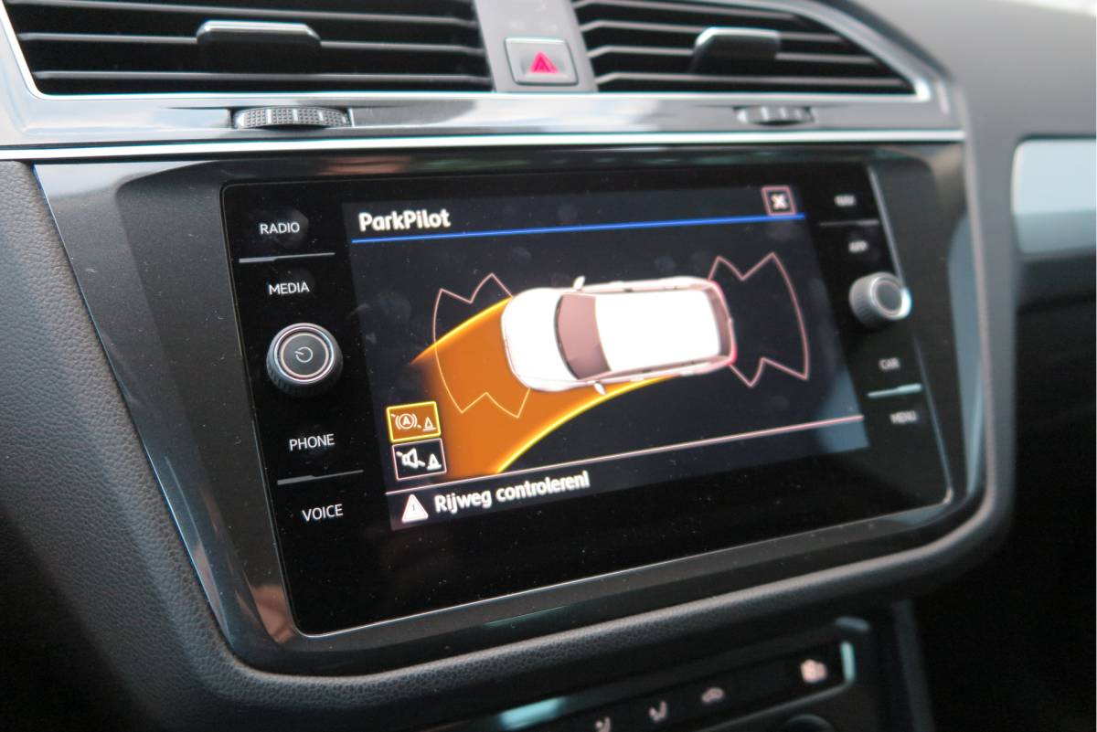Volkswagen Tiguan Volkswagen Tiguan 1.4 TSI 125pk Comfortline Business ACC, PDC, LMV, Mistlampen, Carplay, Navigatie, DAB+ etc .