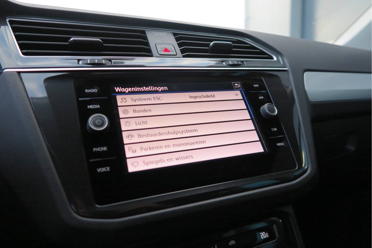 Volkswagen Tiguan Volkswagen Tiguan 1.4 TSI 125pk Comfortline Business ACC, PDC, LMV, Mistlampen, Carplay, Navigatie, DAB+ etc .