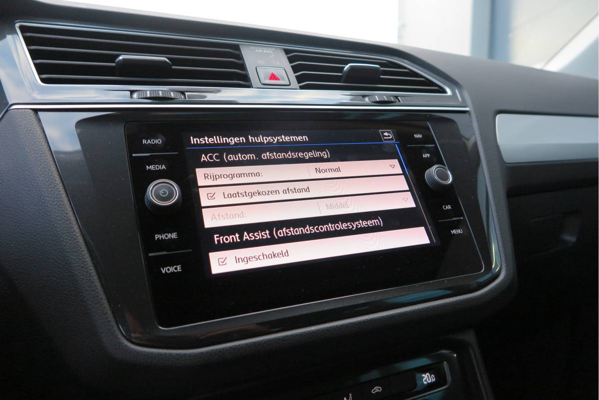 Volkswagen Tiguan Volkswagen Tiguan 1.4 TSI 125pk Comfortline Business ACC, PDC, LMV, Mistlampen, Carplay, Navigatie, DAB+ etc .