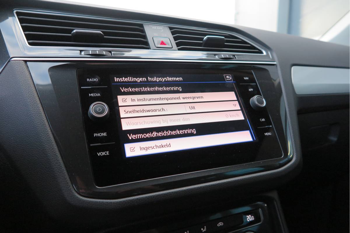 Volkswagen Tiguan Volkswagen Tiguan 1.4 TSI 125pk Comfortline Business ACC, PDC, LMV, Mistlampen, Carplay, Navigatie, DAB+ etc .