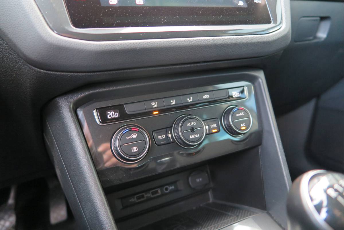 Volkswagen Tiguan Volkswagen Tiguan 1.4 TSI 125pk Comfortline Business ACC, PDC, LMV, Mistlampen, Carplay, Navigatie, DAB+ etc .