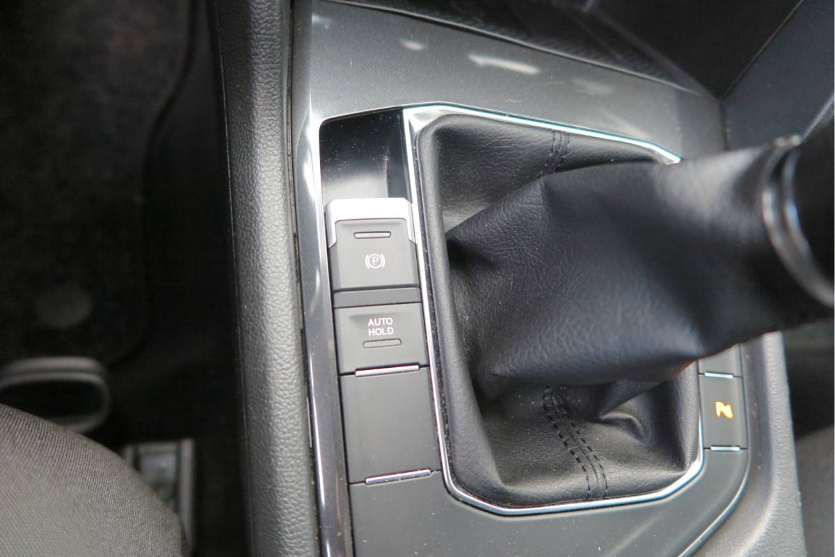 Volkswagen Tiguan Volkswagen Tiguan 1.4 TSI 125pk Comfortline Business ACC, PDC, LMV, Mistlampen, Carplay, Navigatie, DAB+ etc .