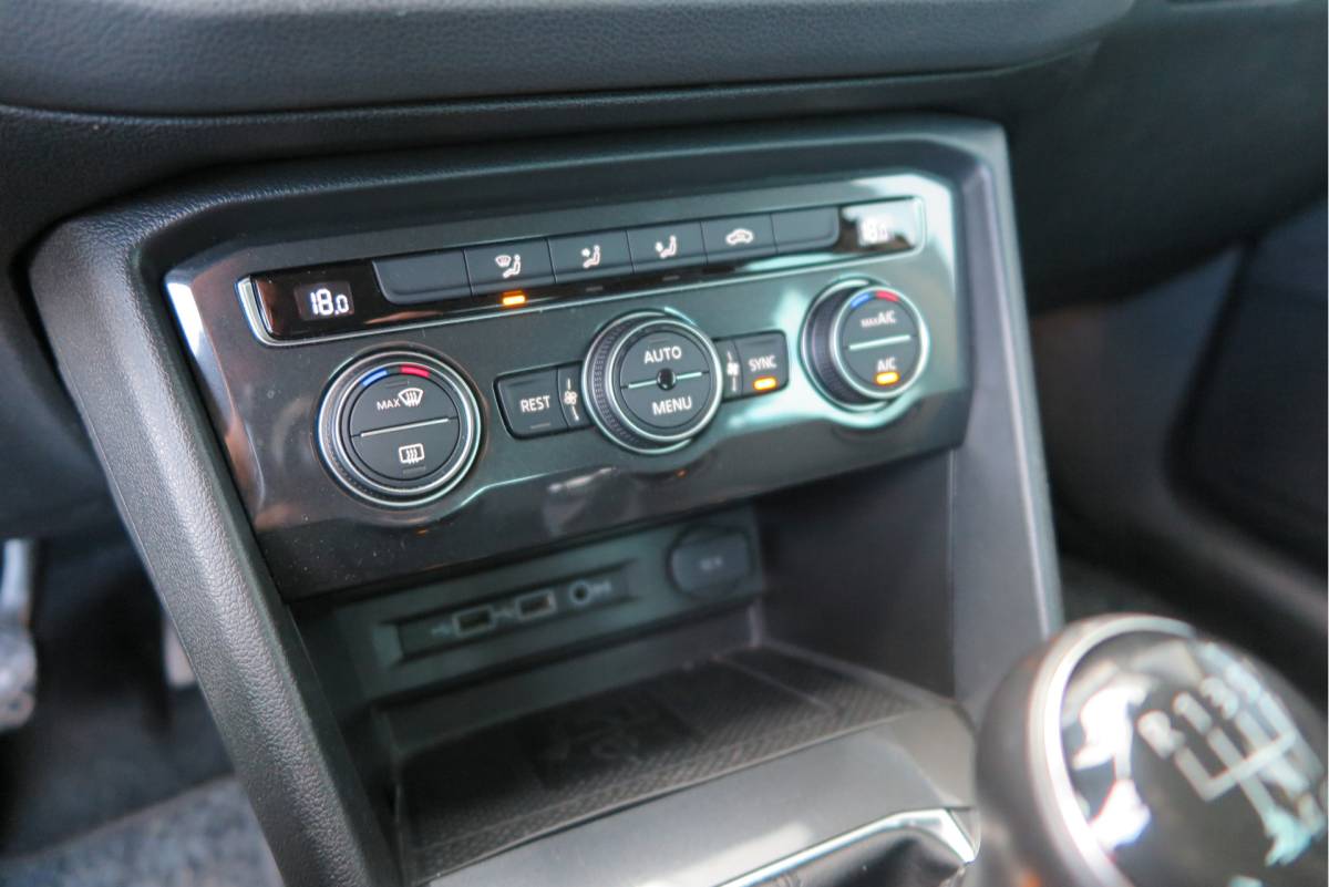 Volkswagen Tiguan Volkswagen Tiguan 1.4 TSI 125pk Comfortline Business ACC, PDC, LMV, Mistlampen, Carplay, Navigatie, DAB+ etc .