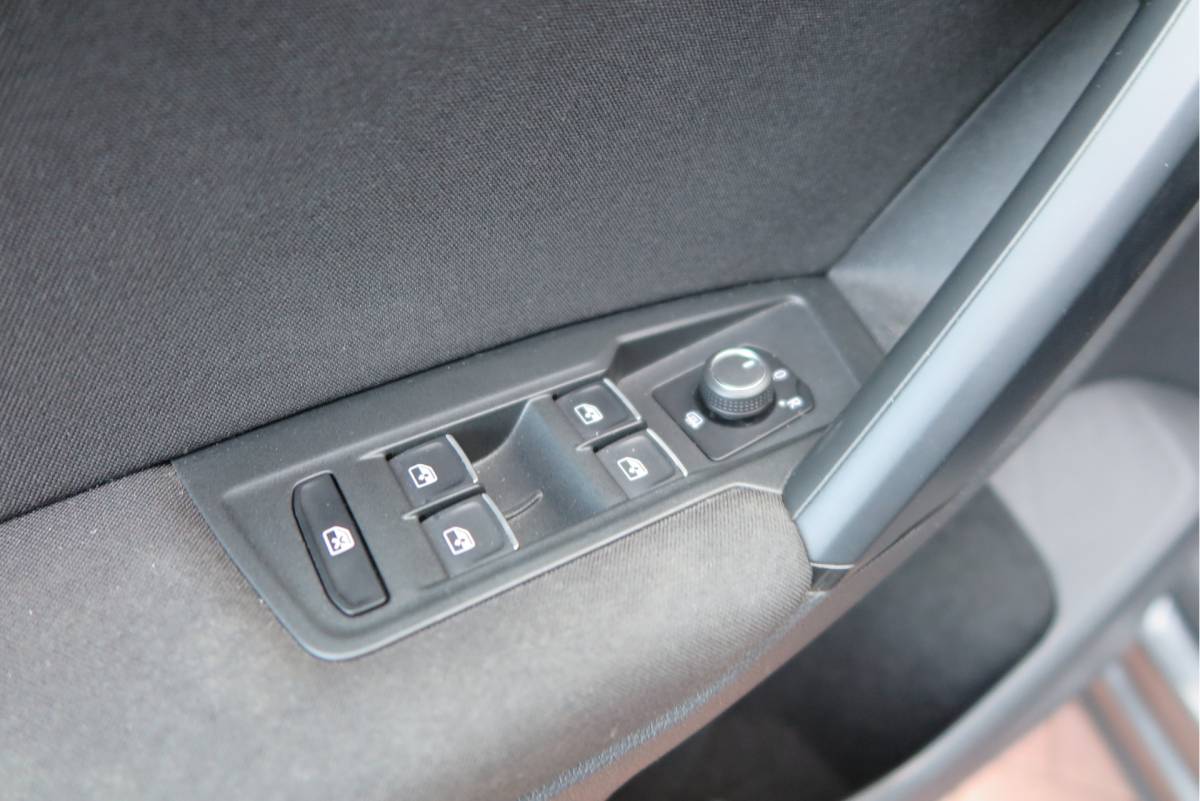 Volkswagen Tiguan Volkswagen Tiguan 1.4 TSI 125pk Comfortline Business ACC, PDC, LMV, Mistlampen, Carplay, Navigatie, DAB+ etc .