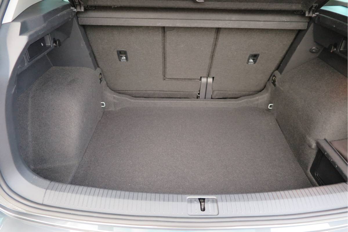 Volkswagen Tiguan Volkswagen Tiguan 1.4 TSI 125pk Comfortline Business ACC, PDC, LMV, Mistlampen, Carplay, Navigatie, DAB+ etc .