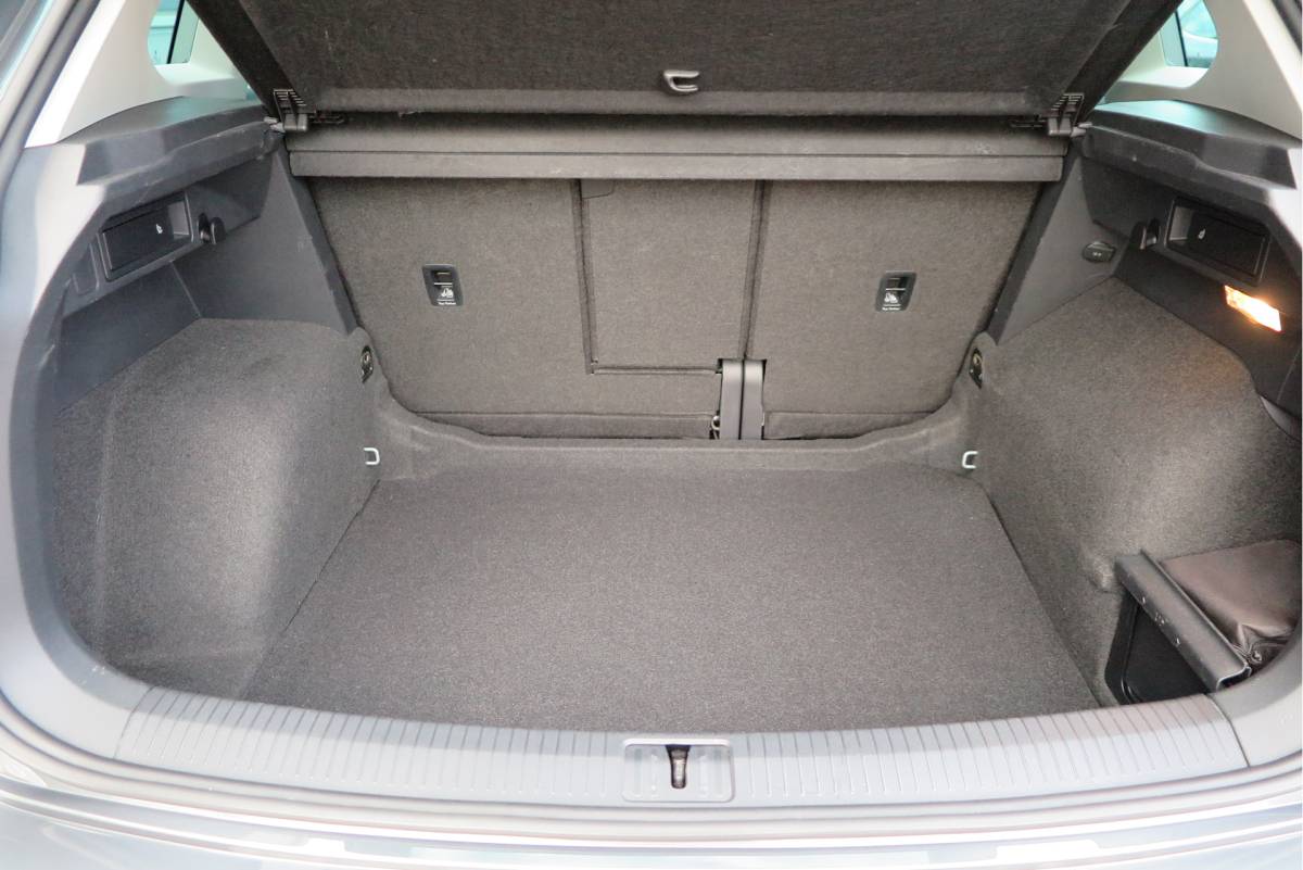 Volkswagen Tiguan Volkswagen Tiguan 1.4 TSI 125pk Comfortline Business ACC, PDC, LMV, Mistlampen, Carplay, Navigatie, DAB+ etc .