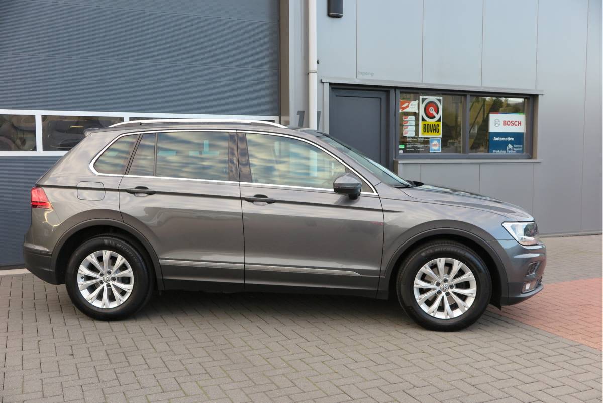 Volkswagen Tiguan Volkswagen Tiguan 1.4 TSI 125pk Comfortline Business ACC, PDC, LMV, Mistlampen, Carplay, Navigatie, DAB+ etc .