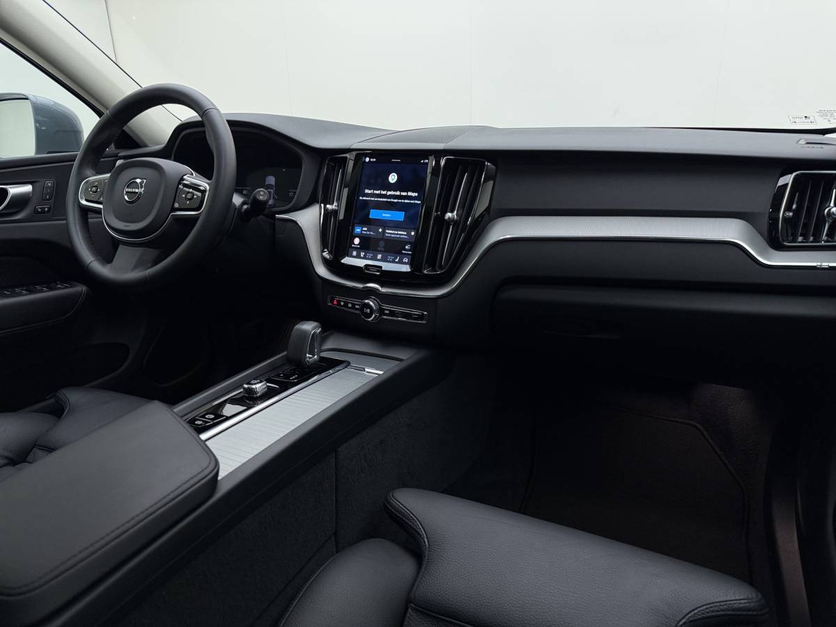 Volvo XC60 Volvo XC60 T8 455pk Plug-in hybrid AWD Plus Bright / Leder / Schuif-kanteldak / 20 inch / Getint glas / Adaptieve cruise / 360 camera.