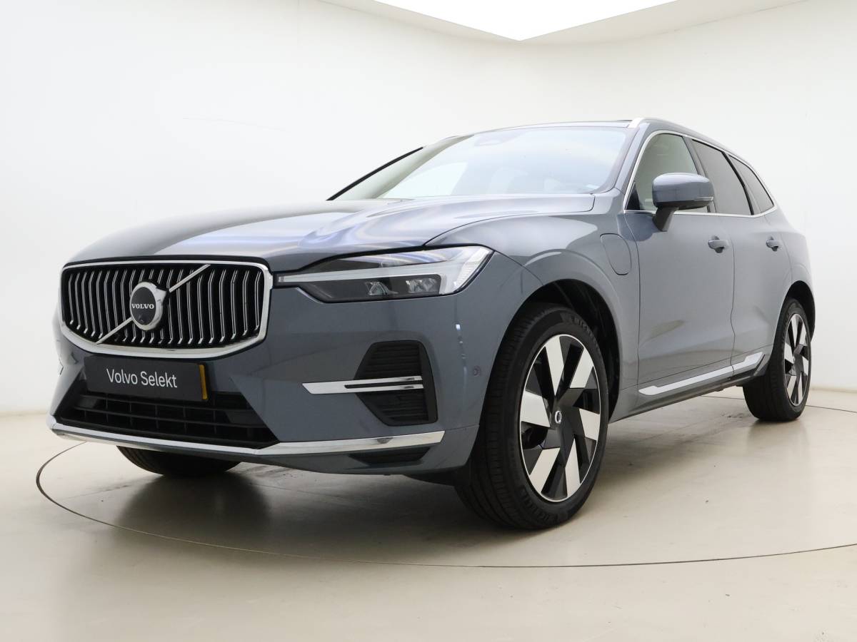 Volvo XC60 Volvo XC60 T8 455pk Plug-in hybrid AWD Plus Bright / Leder / Schuif-kanteldak / 20 inch / Getint glas / Adaptieve cruise / 360 camera.