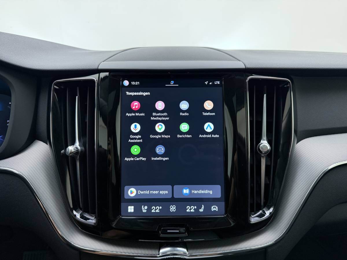 Volvo XC60 Volvo XC60 T8 455pk Plug-in hybrid AWD Plus Bright / Leder / Schuif-kanteldak / 20 inch / Getint glas / Adaptieve cruise / 360 camera.