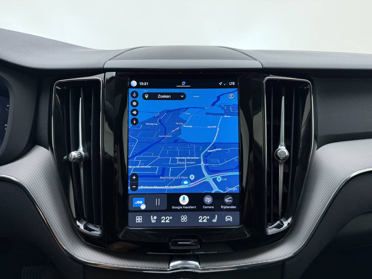 Volvo XC60 Volvo XC60 T8 455pk Plug-in hybrid AWD Plus Bright / Leder / Schuif-kanteldak / 20 inch / Getint glas / Adaptieve cruise / 360 camera.