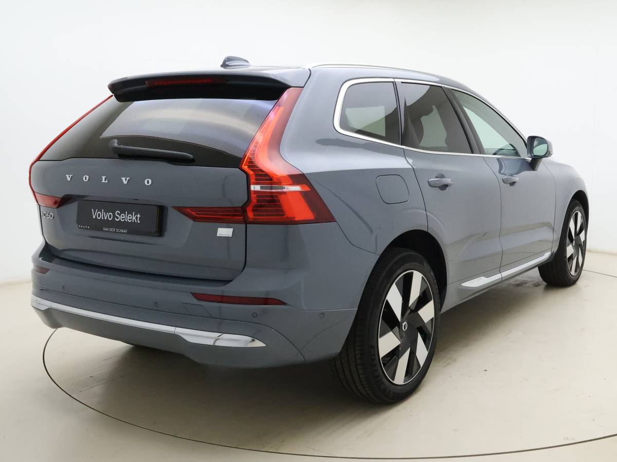 Volvo XC60 Volvo XC60 T8 455pk Plug-in hybrid AWD Plus Bright / Leder / Schuif-kanteldak / 20 inch / Getint glas / Adaptieve cruise / 360 camera.