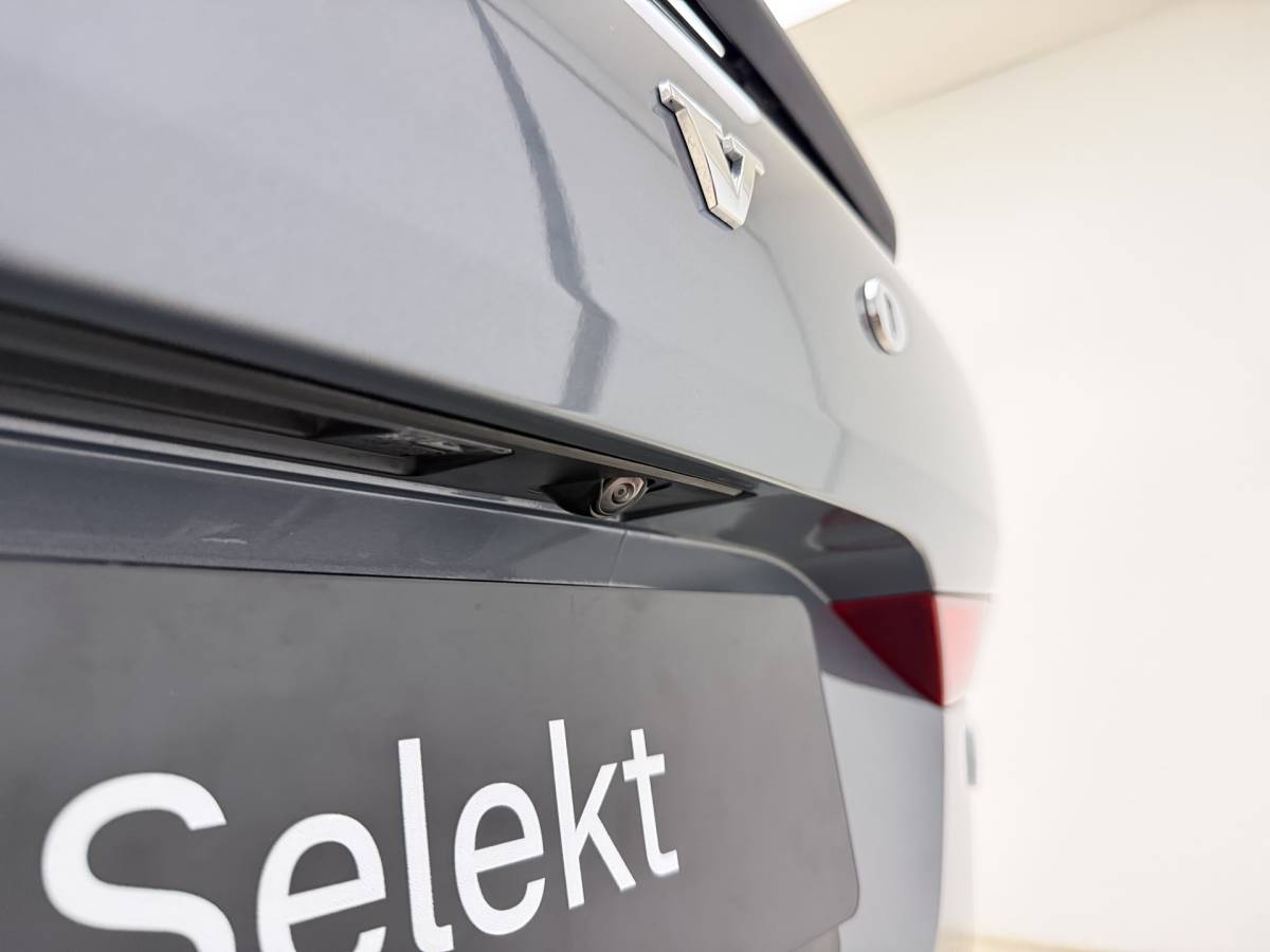 Volvo XC60 Volvo XC60 T8 455pk Plug-in hybrid AWD Plus Bright / Leder / Schuif-kanteldak / 20 inch / Getint glas / Adaptieve cruise / 360 camera.