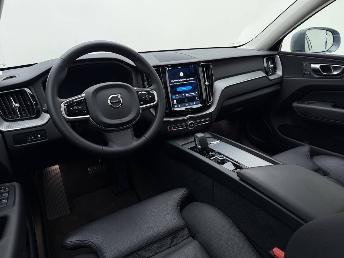 Volvo XC60 Volvo XC60 T8 455pk Plug-in hybrid AWD Plus Bright / Leder / Schuif-kanteldak / 20 inch / Getint glas / Adaptieve cruise / 360 camera.