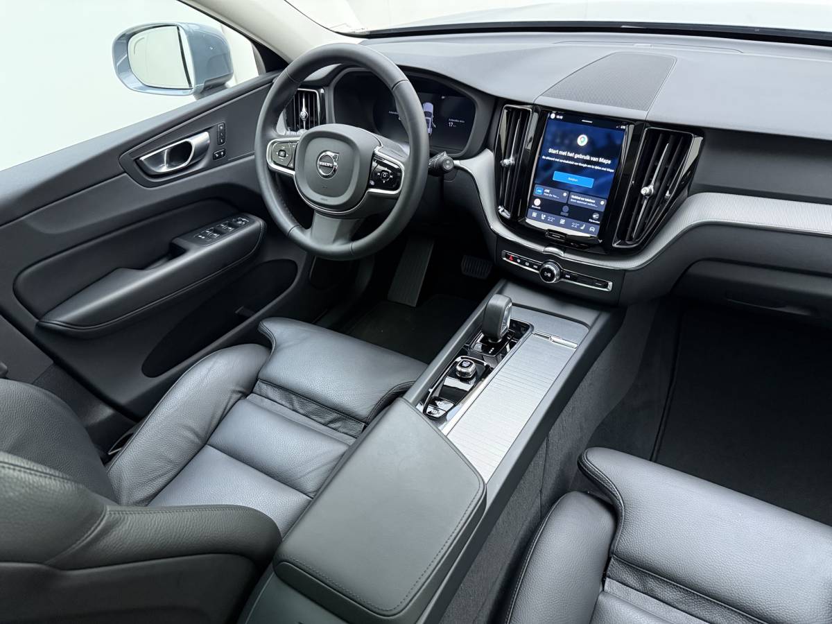 Volvo XC60 Volvo XC60 T8 455pk Plug-in hybrid AWD Plus Bright / Leder / Schuif-kanteldak / 20 inch / Getint glas / Adaptieve cruise / 360 camera.