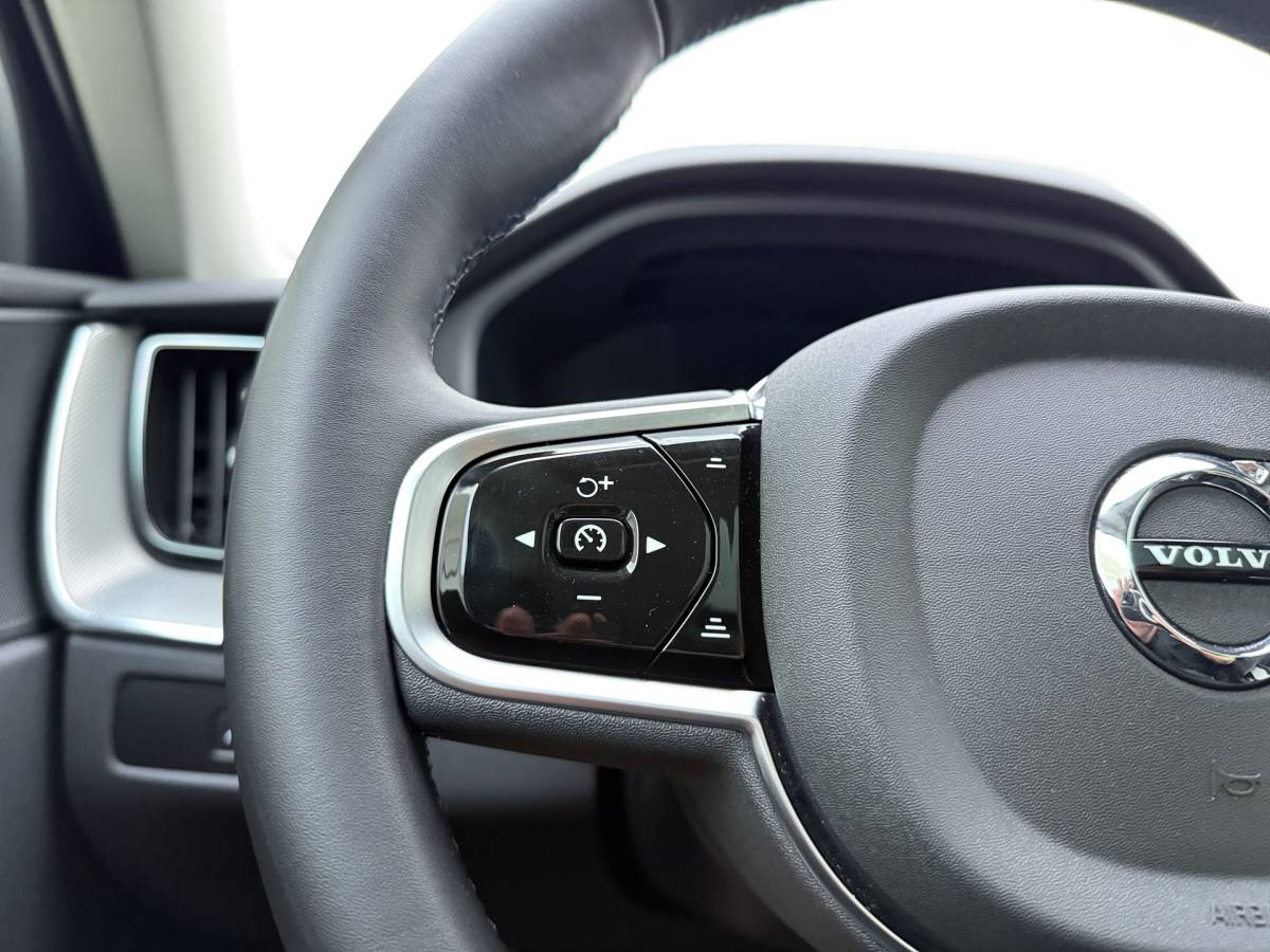 Volvo XC60 Volvo XC60 T8 455pk Plug-in hybrid AWD Plus Bright / Leder / Schuif-kanteldak / 20 inch / Getint glas / Adaptieve cruise / 360 camera.