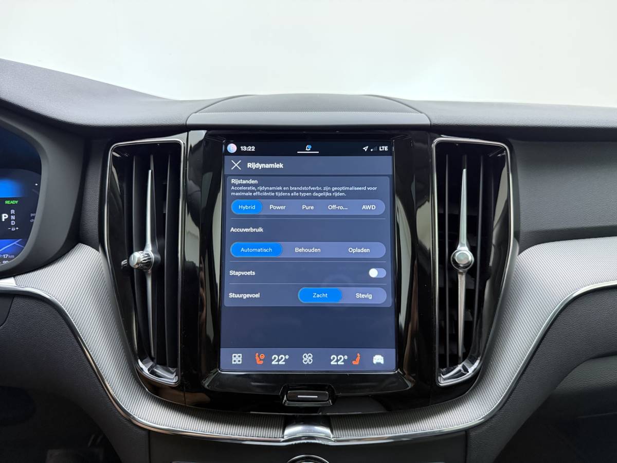 Volvo XC60 Volvo XC60 T8 455pk Plug-in hybrid AWD Plus Bright / Leder / Schuif-kanteldak / 20 inch / Getint glas / Adaptieve cruise / 360 camera.