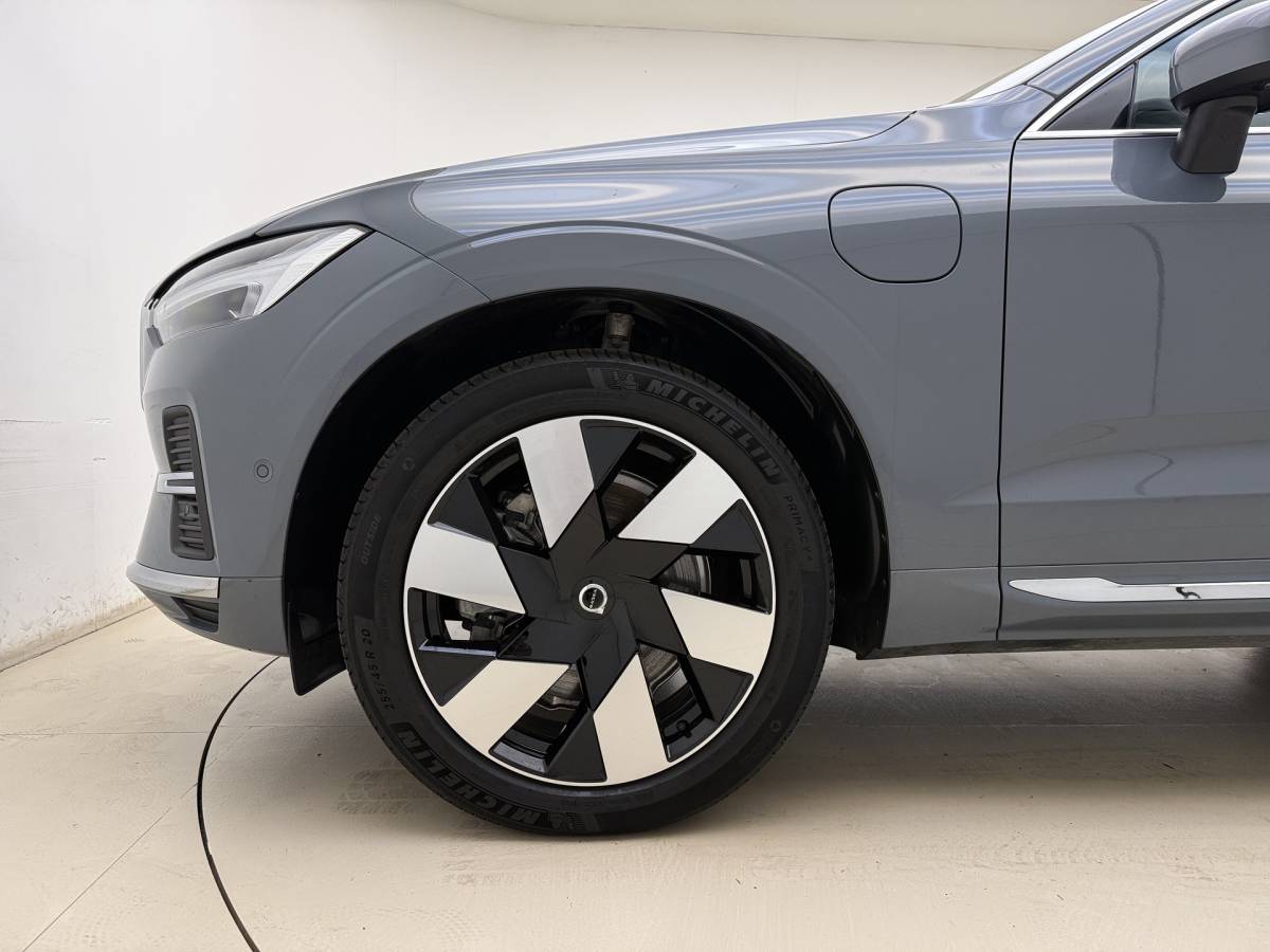 Volvo XC60 Volvo XC60 T8 455pk Plug-in hybrid AWD Plus Bright / Leder / Schuif-kanteldak / 20 inch / Getint glas / Adaptieve cruise / 360 camera.