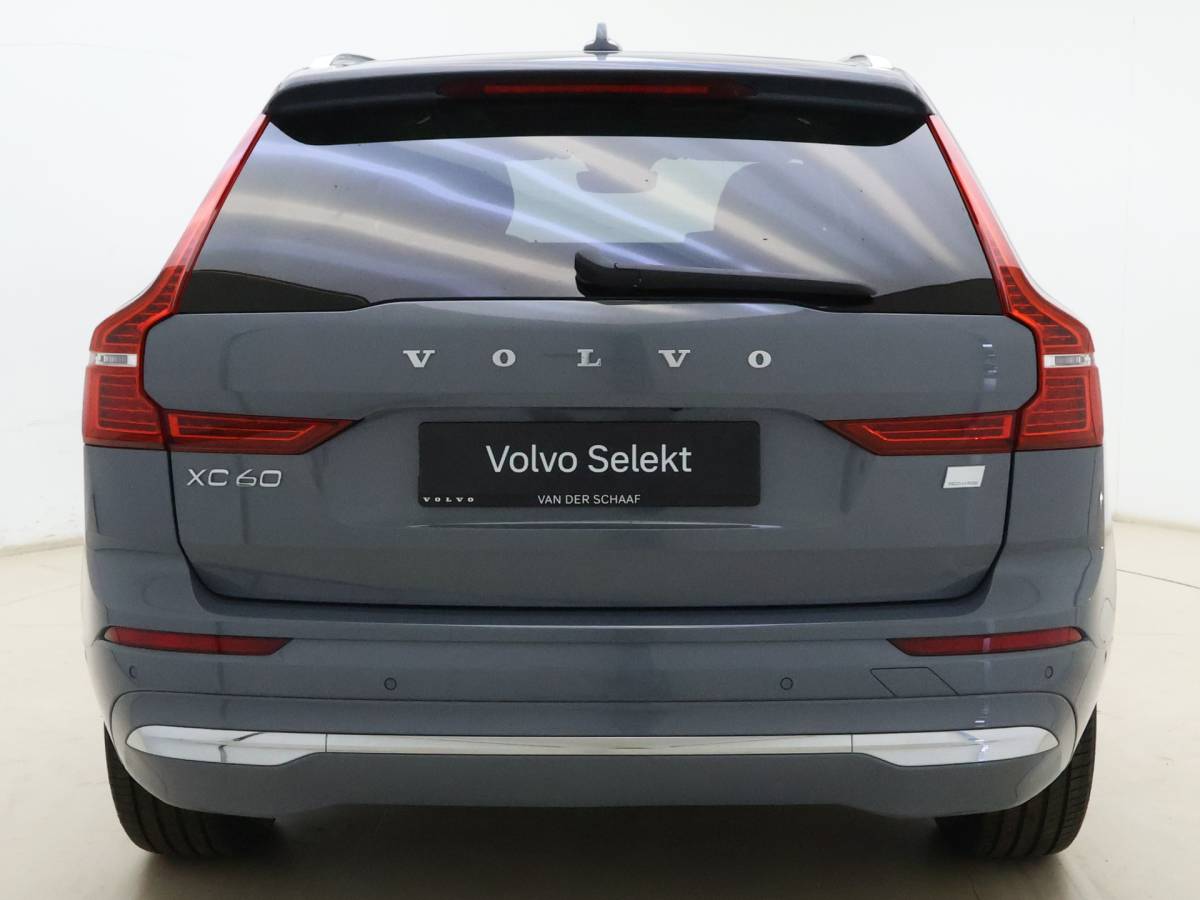 Volvo XC60 Volvo XC60 T8 455pk Plug-in hybrid AWD Plus Bright / Leder / Schuif-kanteldak / 20 inch / Getint glas / Adaptieve cruise / 360 camera.