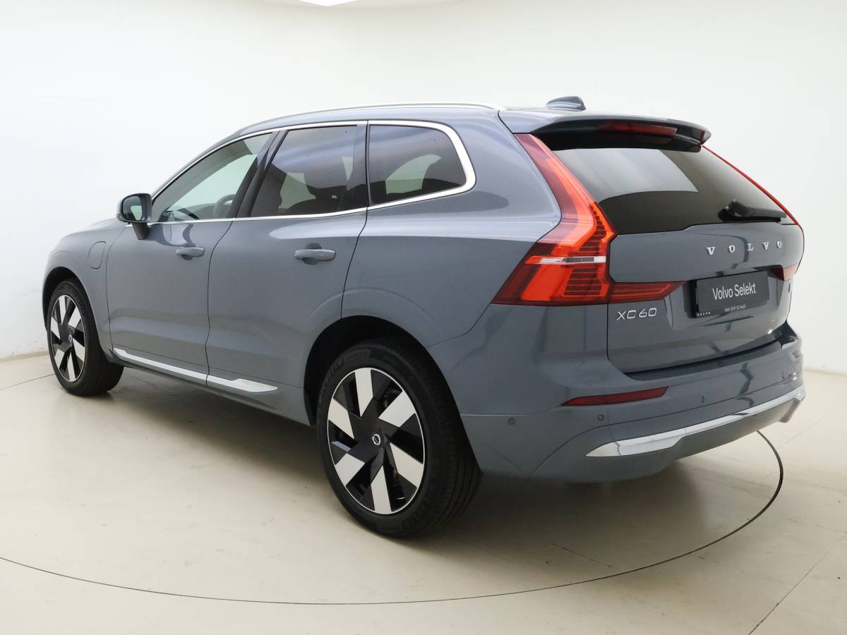Volvo XC60 Volvo XC60 T8 455pk Plug-in hybrid AWD Plus Bright / Leder / Schuif-kanteldak / 20 inch / Getint glas / Adaptieve cruise / 360 camera.