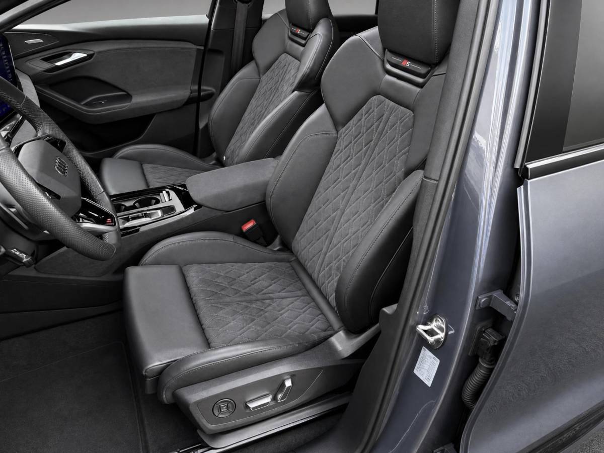 Audi Q6 e-tron Audi Q6 e-tron S edition 306pk performance 100 kWh · Panoramadak · Luchtvering · Trekhaak · 360 Camera · Warmtepomp · Head-Up · Elek. Voorstoelen · 21” Inch · 24-11-2030 of 100.000km