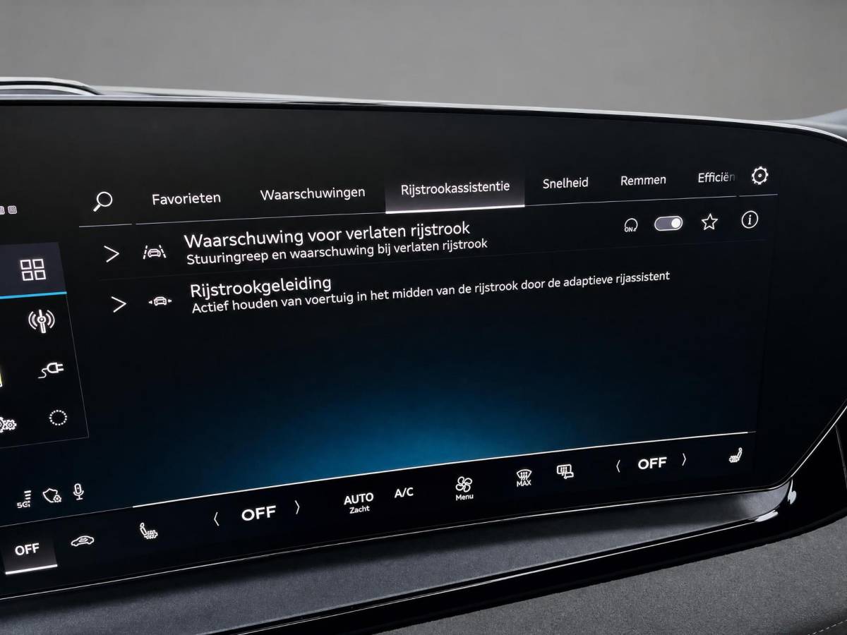 Audi Q6 e-tron Audi Q6 e-tron S edition 306pk performance 100 kWh · Panoramadak · Luchtvering · Trekhaak · 360 Camera · Warmtepomp · Head-Up · Elek. Voorstoelen · 21” Inch · 24-11-2030 of 100.000km